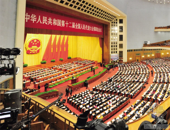 當日上午，國務院總理李克強在會上做了2016年政府工作報告。